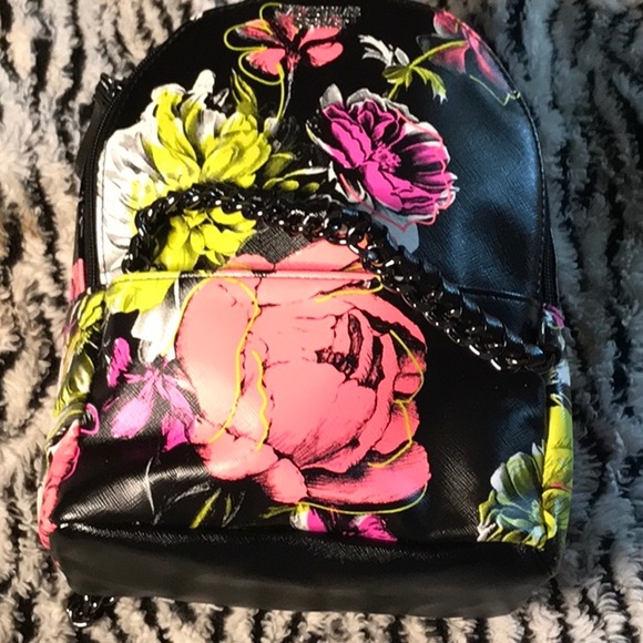 COPY - COPY - Gorgeous Mini Backpack 💃🏽💃🏽💃🏽 - Picture 2 of 5